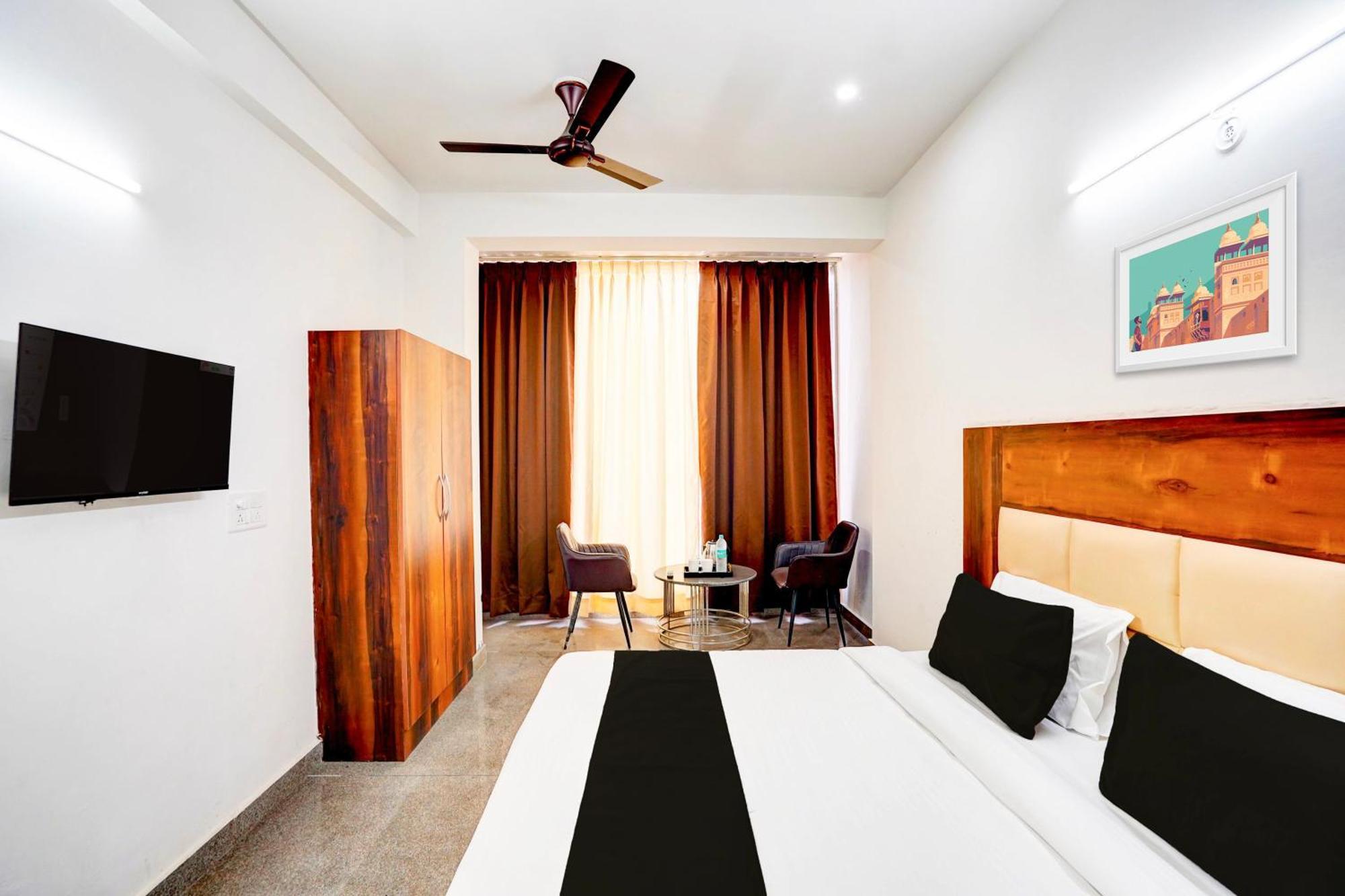 Collection O Apple Tree Hotel Noida Bagian luar foto