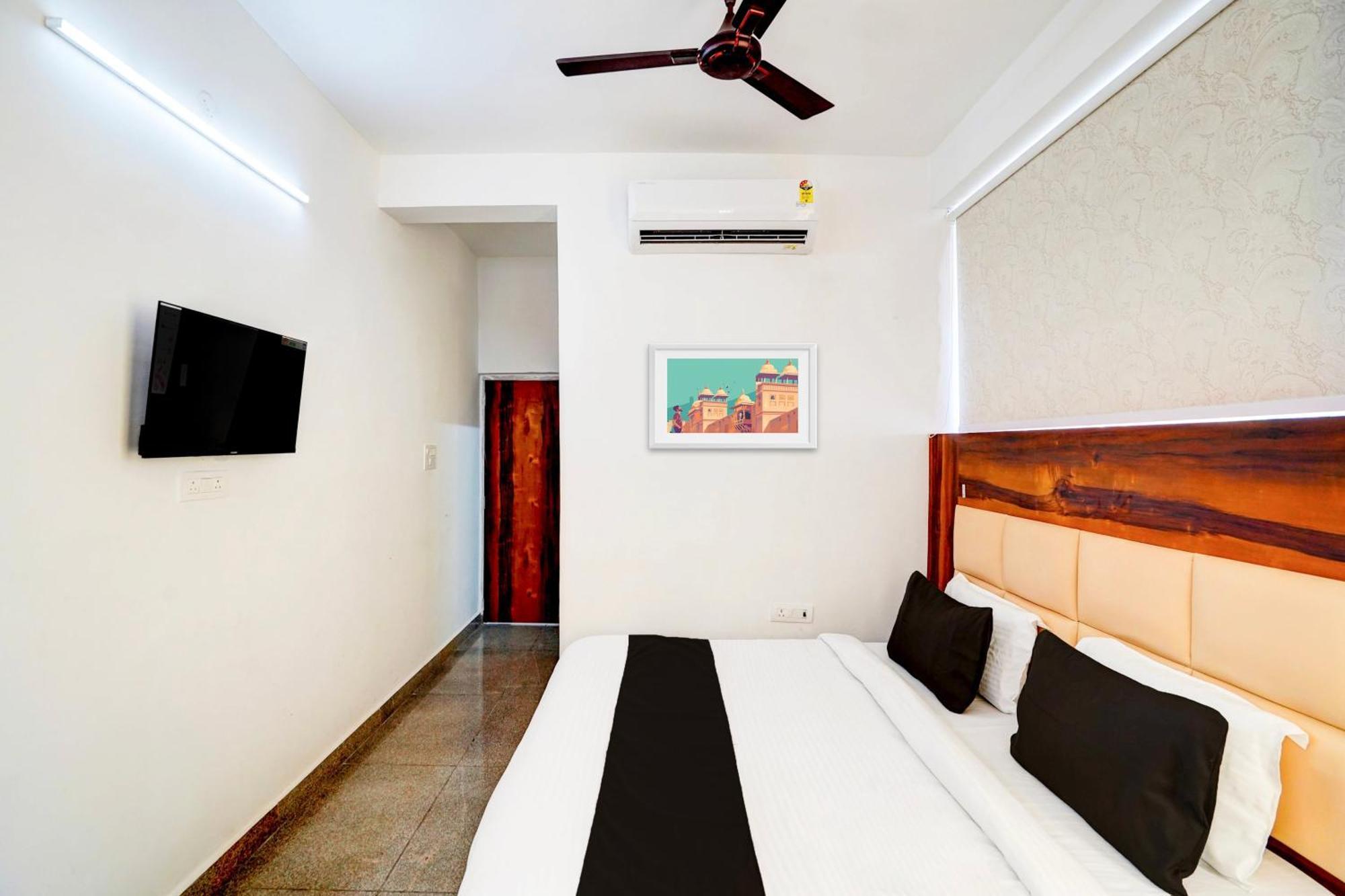 Collection O Apple Tree Hotel Noida Bagian luar foto