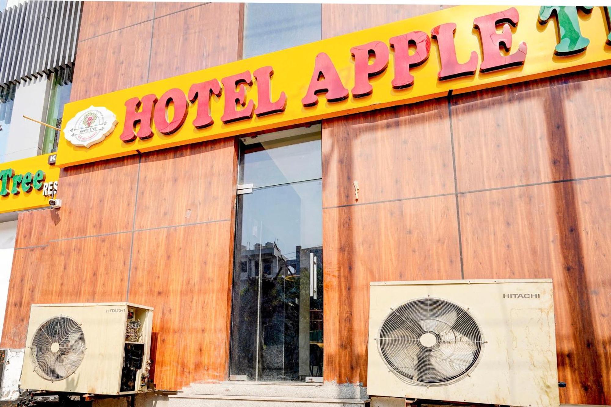 Collection O Apple Tree Hotel Noida Bagian luar foto
