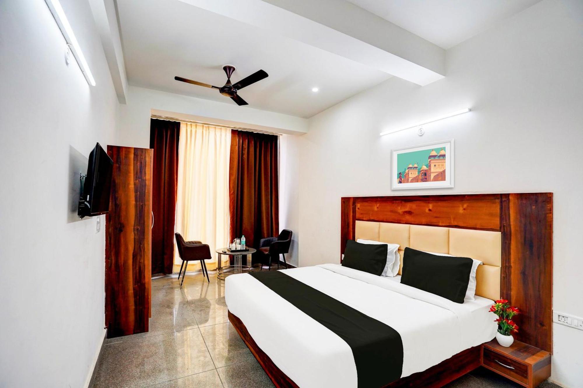 Collection O Apple Tree Hotel Noida Bagian luar foto