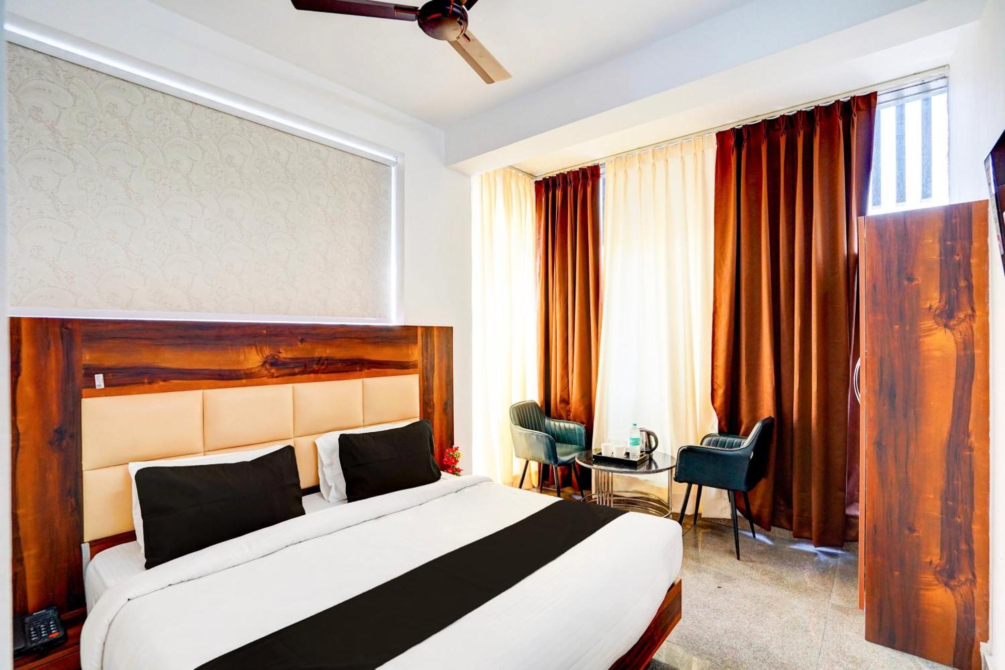 Collection O Apple Tree Hotel Noida Bagian luar foto