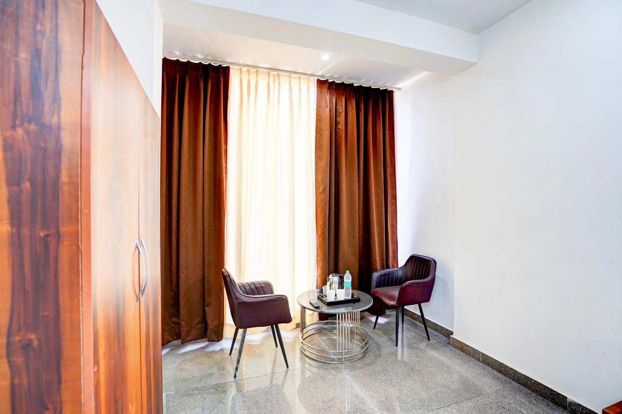 Collection O Apple Tree Hotel Noida Bagian luar foto