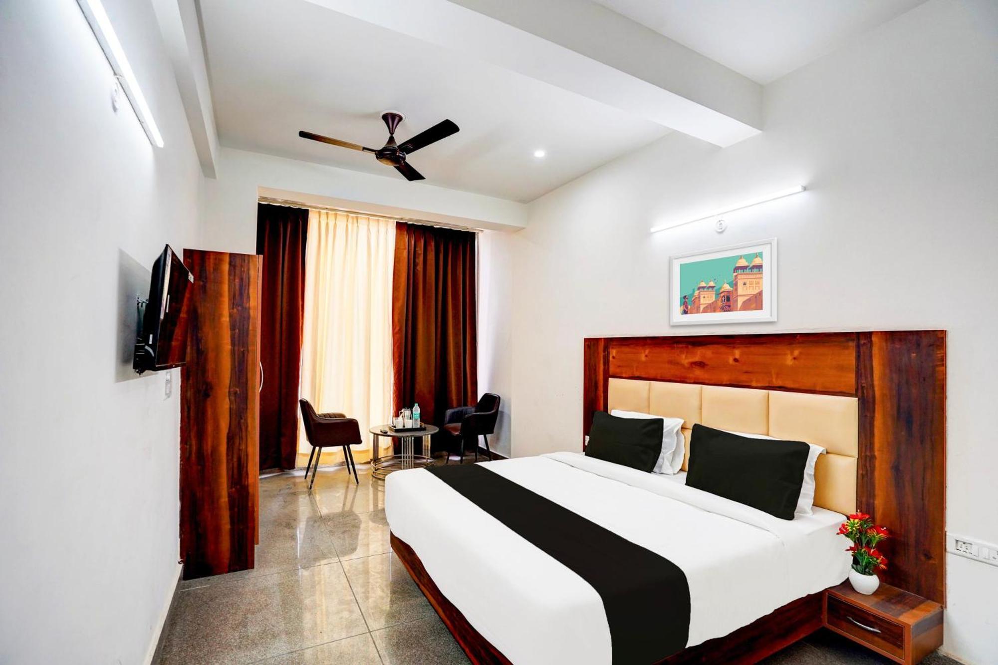 Collection O Apple Tree Hotel Noida Bagian luar foto